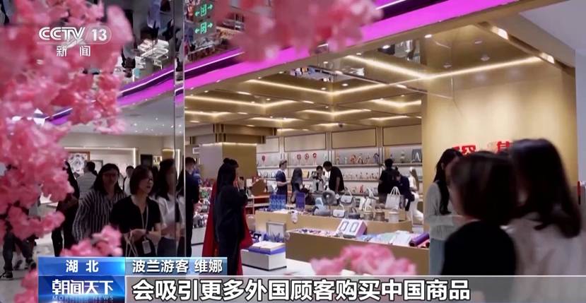 图片包含 游戏机, 桌子, 柜台 AI 生成的内容可能不正确。